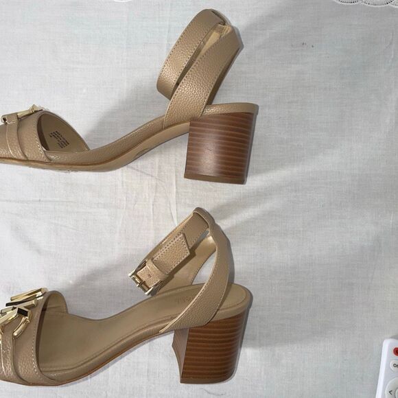 Michael Kors Women’s Nude Pebbled Leather Block Heel Sandals Gold MK Accent 3” H - Picture 4 of 12